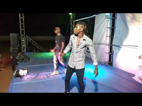 El Miliaro x MC Jéhovah -- sang-froid (rmx) (prestation sur la scène du concert de Sethlo)