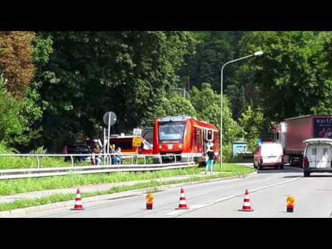 Lokale News: Zug kollidiert auf Bahnübergang mit LKW Unfall RB25 in Engelskirchen-Ründeroth