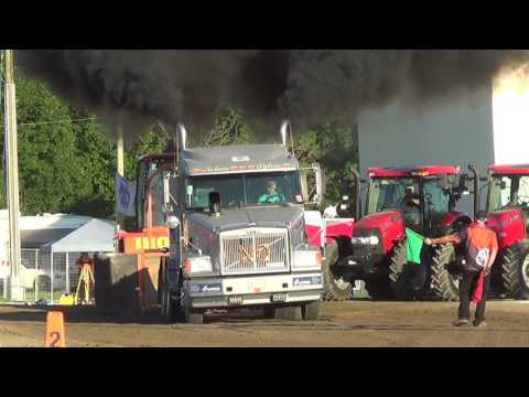 Volvo pulling @ Grand National St-Hyacinthe Québec Canada 2016