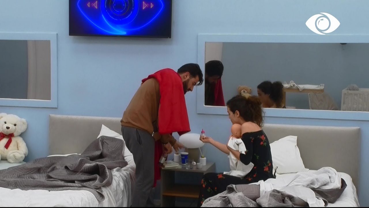 Bebja qan, Diola dhe Xhoni përpiqen ta qetësojnë