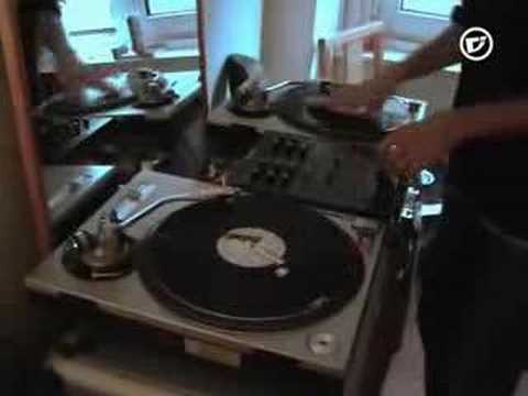 DJ Muzzell DMC 2005 routine