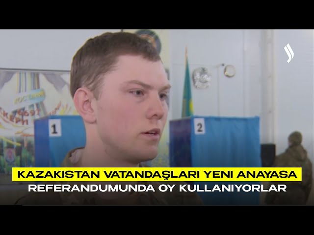Kazakistan vatandaşları Yeni Anayasa referandumunda oy kullanıyorlar
