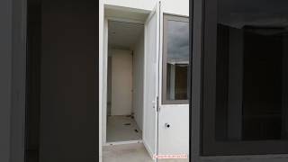 ชุดประตูบานเปิดแบบทึบพร้อมลอน