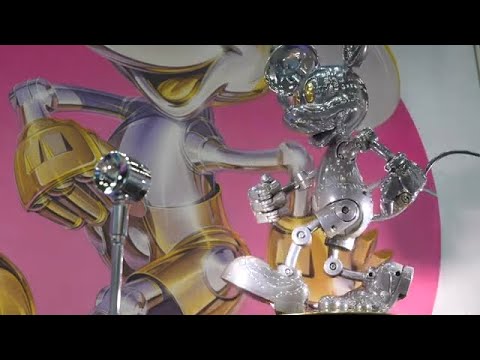 360度方向からの「Ｄｉｓｎｅｙ100　ＦＵＴＵＲＥ　ＭＩＣＫＥＹ」！Ｄｉｓｎｅｙ創立100周年記念の空山基氏デザイン！