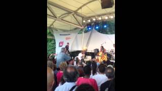 "Bibisa" - Fatoumata Diawara & Roberto Fonseca - 20ème ed. Paris Jazz Festival - (20/07/2014)