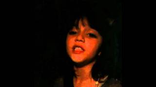 Olivia cantando "Vento Bom"