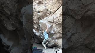Video thumbnail de Standing Kill Order, V10. Happy Boulders