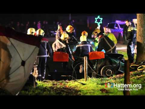 Personenauto botst tegen boom in Emst; bestuurder ernstig gewond - ©112Hattem.org