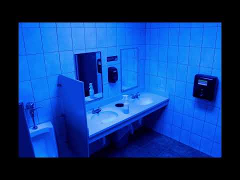 Bad Bunny - Otra Noche En Miami , pero estas en el baño en una fiesta.