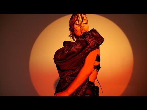 Holy Molly x Miss Mary - Lacrimi din stilou