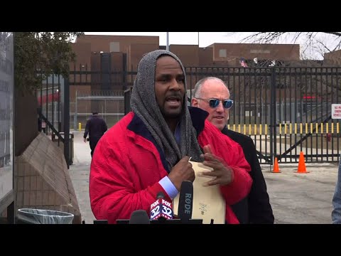 R&B singer R Kelly has been released from a Chicago jail after a US$161,000 child support payment was made on his behalf. (March 9)