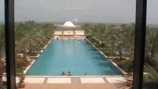 preview picture of video 'Ras Al Khaimah Hilton Beach Resort und Spa Pool Strand Luxushotel Strandhotel'