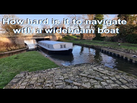 Navigating with a wide beam canalboat