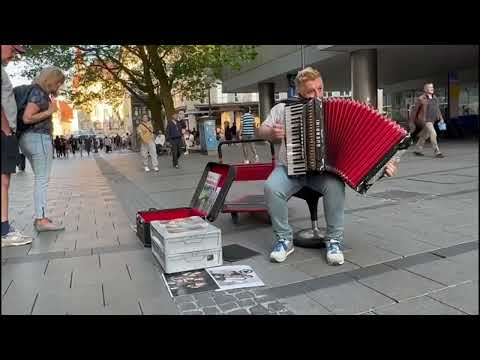 IVAN HAJEK / in Munich's pedestrian zone Ivan's Musik (PART 1) Please send to everyone who liked it.