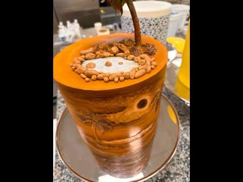 Cake and chocolate showpieces