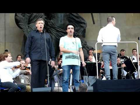 Rehearsal - Rolando Villazón & Thomas Hampson Concert Odeonsplatz Munich 6/07/2013