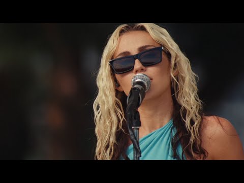 Videoclip de Wildcard — Miley Cyrus