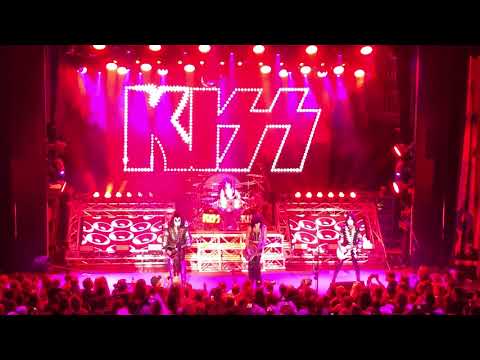 KISS Kruise VII - first 6 songs from indoor show#1, November 7, 2017
