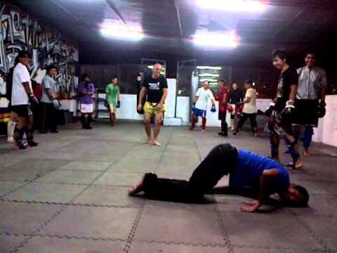 harlen shake al estilo chorrillos muay thai