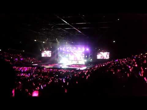 Gils Generation Asia Tour 2012 in Hong Kong (Far Shot) Hoot (Rock Ver.)
