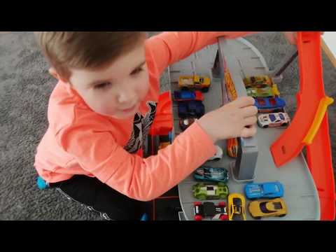 Hot Wheels парковка, Мега гараж Акула, Хот Вилс Мега гараж, Даня играет с машинками