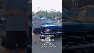 Carros antigos e placa preta