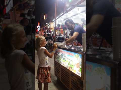 Lustiger Eismann Eis kaufen ( Antalya ) / Lustiges Video