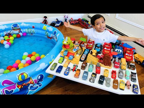 Looking for Lightning McQueen | Disney Pixar Cars | Tow Mater | Disney Pixar Cars Movie and Toys