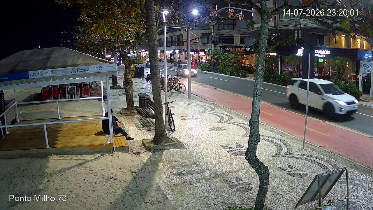 Live webcam view of Avenida Atlântica Boardwalk Kiosk