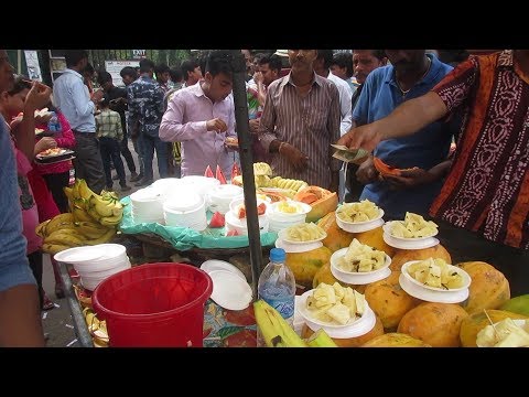 Mixed Fruit Selling on Indian Street | People Enjoying Street Food on Vacation | Kolkata Street Food