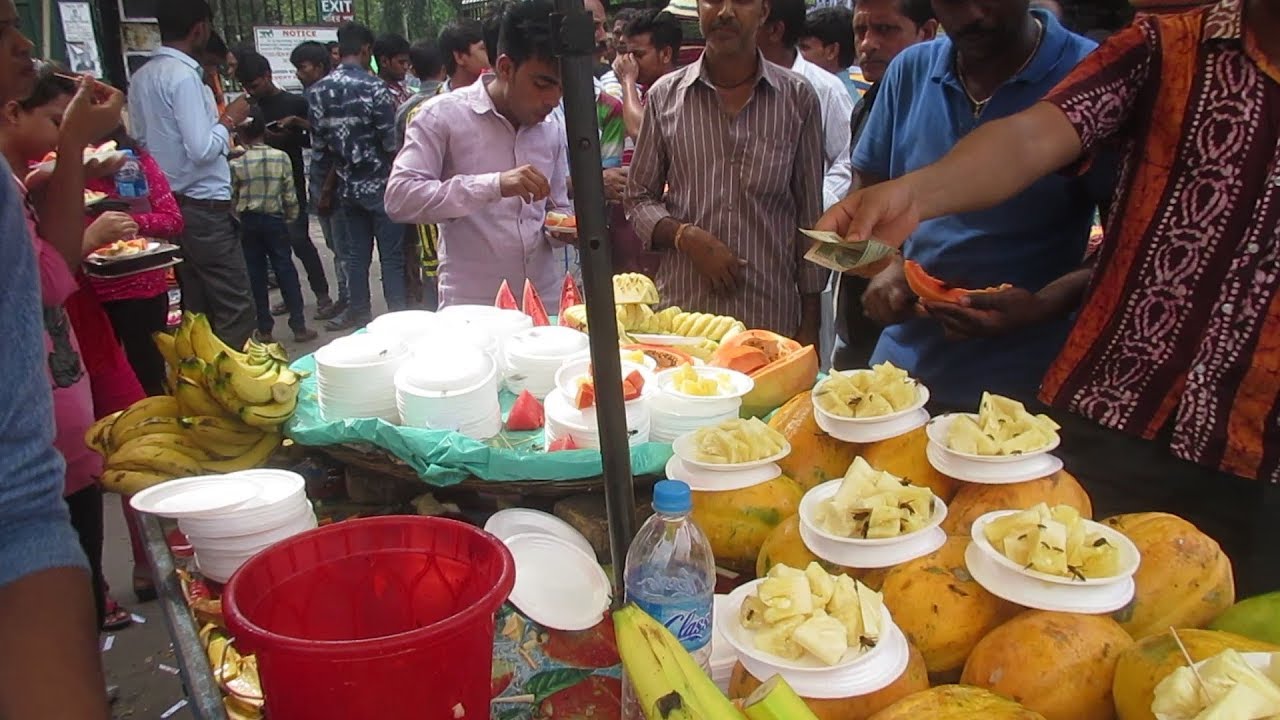 Mixed Fruit Selling on Indian Street | People Enjoying Street Food on Vacation | Kolkata Street Food