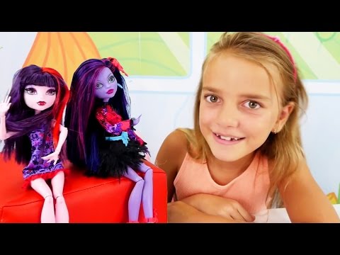 Spielspaß mit Ayça - Ayça und Monster High Puppen