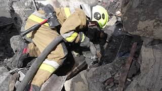 Удар по житлових будинках Миколаєва: рятувальні роботи тривають (відео)