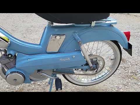 Mobylette av88 bleue restauration complète l'atelier 84 cyclos France Vaucluse