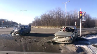 Terrible Russian Car Crash Accidents Brutal Footage