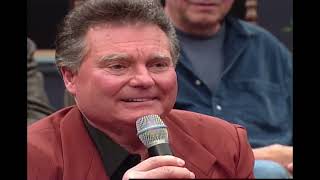 Leroy Van Dyke sings &quot;Walk on By&quot; live on Country&#39;s Family Reunion 2