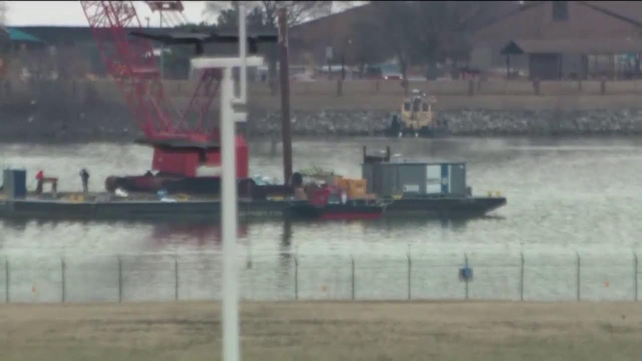 Live look at site of DC plane crash