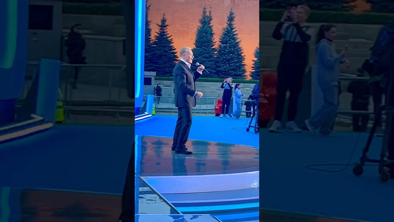 Спел так, что ЗАМЕРЛА Красная площадь👏 За Победу, за Россию, за Донбасс! #shorts #добронравов