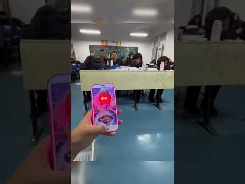 Интересный у него телефон, однако