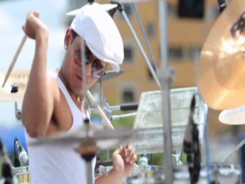 VOLTAJE "LLORA, ME LLAMA"