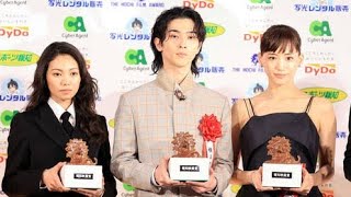 石原さとみはシースルー、吉岡里帆は美谷間のぞくベアトップ…授賞式で個性際立つドレス姿【第49回報知映画賞】