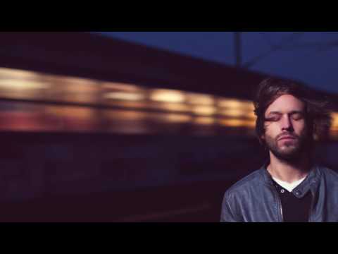 Kamil Mikulčík - Smutná ranná električka