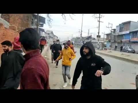Magam erupts after photograph of Qasim Sulamani allegedly set on fire #CentralKashmir #Protest