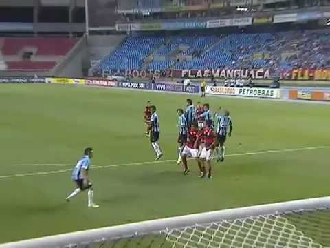 Flamengo 1 x 1 Grêmio - Adryan faz gol de falta salvador