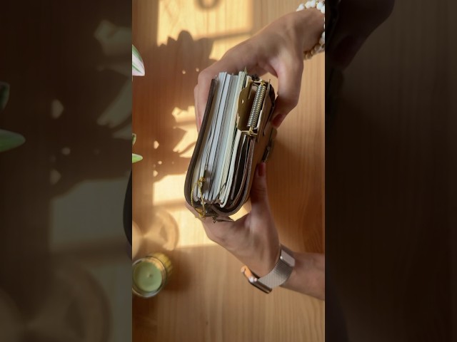 Vídeo relacionado con Cinereplicas - Set di quaderno e penna Looney Tunes Deluxe 160 pagine e copertina rigida 14,5 x 21cm - Licenza ufficiale