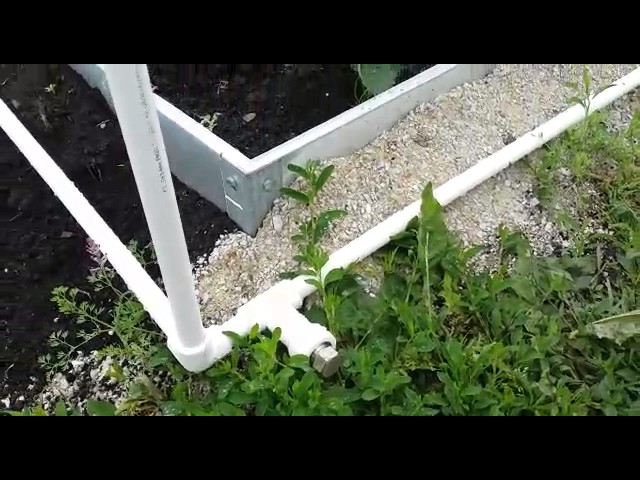 Тепличка самополивалка