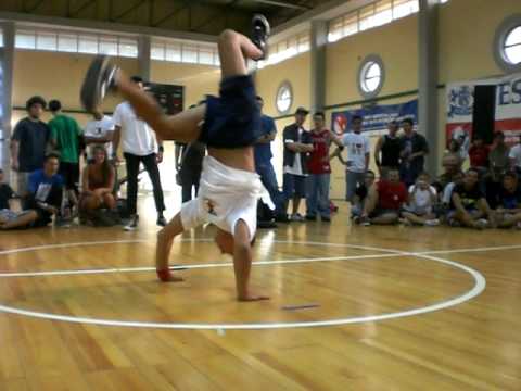 Bboy FiLtRo vs Magic - Contest POWERMOVE Shadow in the circle 2009 (Palermo)