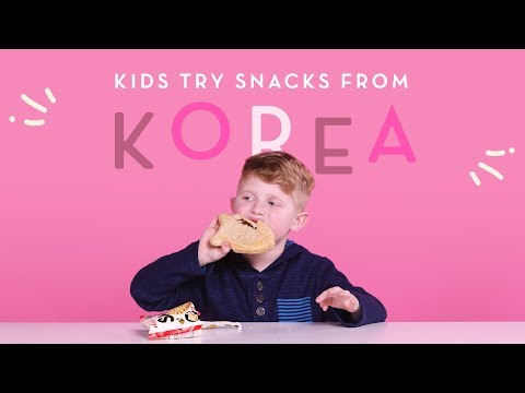 孩子們試吃韓國點心！ (Korean Snacks | Kids Try | HiHo Kids)