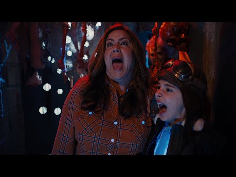 Katie Takes Anna-Kat to the Zombie Maze - American Housewife