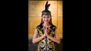 Download lagu Instrumen Sape Menyentuh Hati dan Kecantikan Gadis dayak mp3